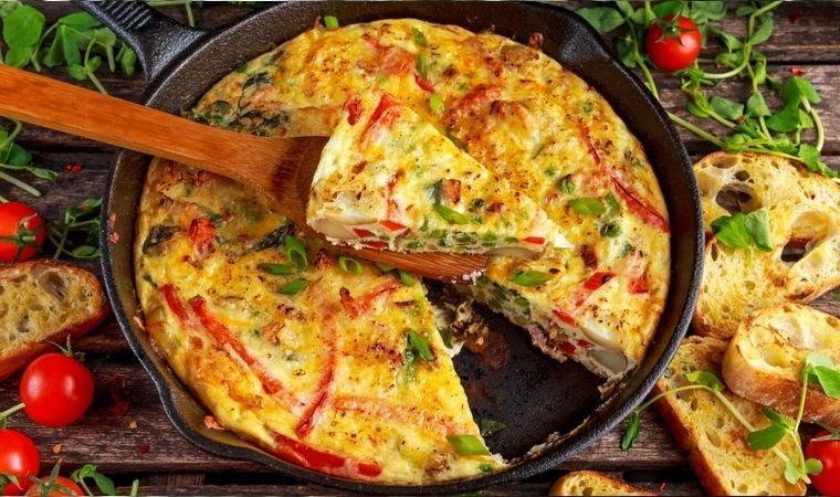Kahvaltılarınızın vazgeçilmezi olacak İtalyan usulü omlet: İşte Frittata tarifi...