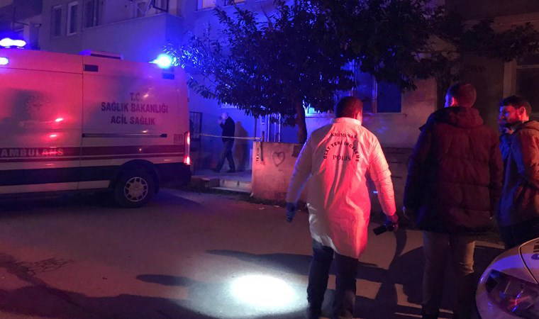 Sakarya'da kan donduran cinayet: Yatağa bağlı babasının gözü önünde komşusu tarafından öldürüldü!