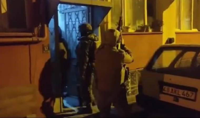 Ali Yerlikaya duyurdu... Elebaşı Gökhan Kuş olan organize suç örgütü çökertildi!