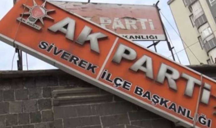 AKP'de peş peşe toplu istifalar...