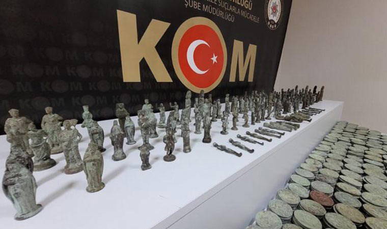 Elazığ'da 2 bin 900 sikke ile 131 heykelcik ele geçirildi