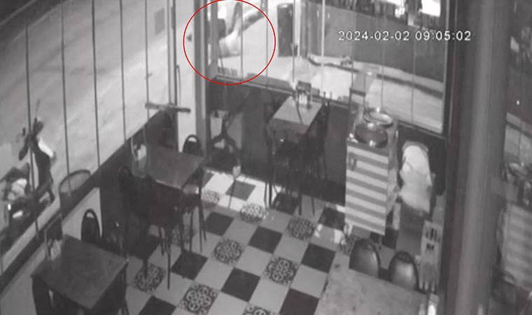 Oturduğu dairenin balkonundan düşüp öldü