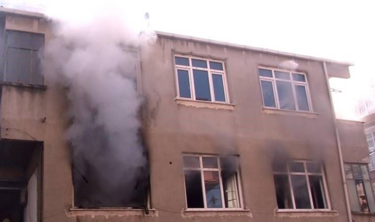 Küçükçekmece’de korkutan yangın!