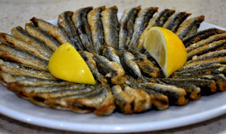 Trabzonlu balıkçıdan hamsi pişirmenin püf noktaları! Sırrı yağında! Ne ayçiçek ne  zeytinyağı...