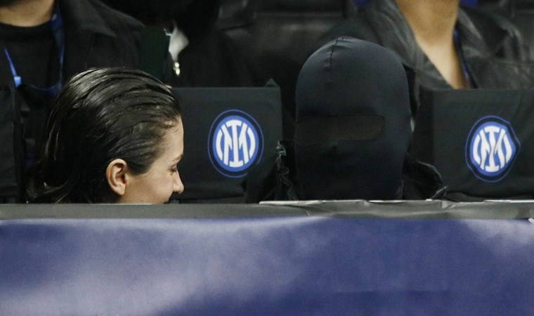 Dünyaca ünlü sanatçı Kanye West maskesiyle Inter maçına damga vurdu!