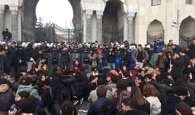 'Müze değil üniversite' eylemi: Öğrenciler okuluna giremedi, darbedildi!