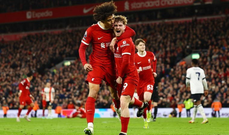 Liverpool evinde Luton'a gol oldu yağdı