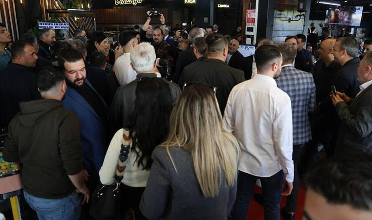 Kebapçı açılışında izdiham