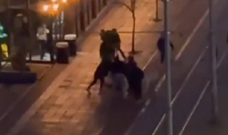 Sokak ortasında bıçaklı kavga