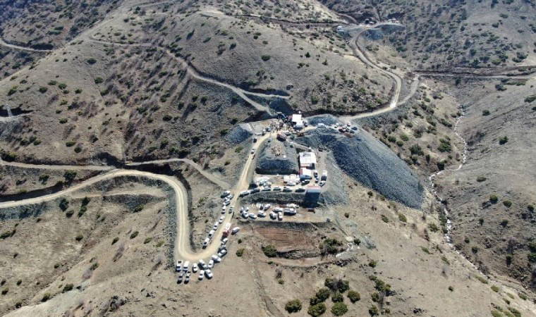 Göçükten sağ kurtarılan madencilerden hastaneden ilk görüntüler