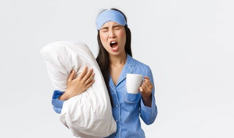 Sırt ağrısı için en kötü uyku pozisyonu: Uzmanlar uyarıyor!