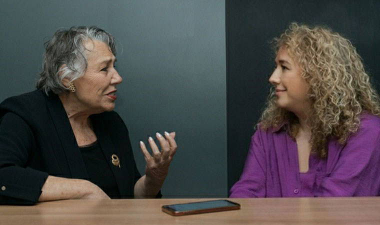 Usta oyuncu, ses sanatçısı Işıl Yücesoy  ile şarkılarını ve yeni oyununu konuştuk: Gözler kalbin aynasıdır!