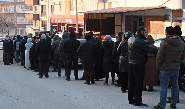 Yurttaş ucuz et için saatlerce bekliyor!