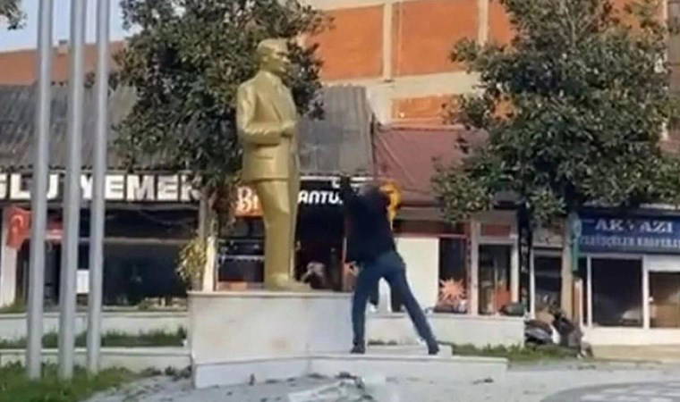 Sakarya'da Atatürk heykeline balyozlu saldırı!