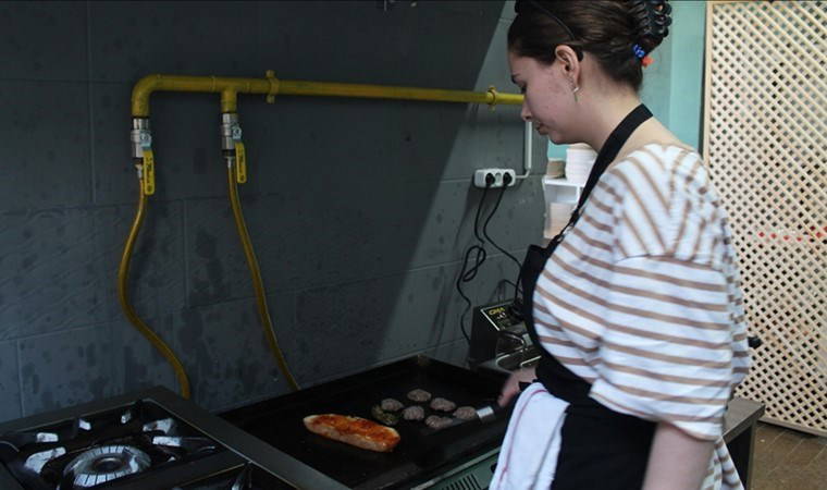 Tarifini bilen tek kişi... Sırrı içine koyulan baharatta! Babino köftesi...