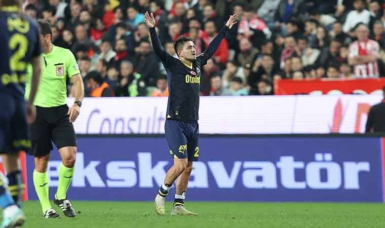 Fenerbahçe İstanbul'a lider dönüyor! Antalyaspor 0-2 Fenerbahçe