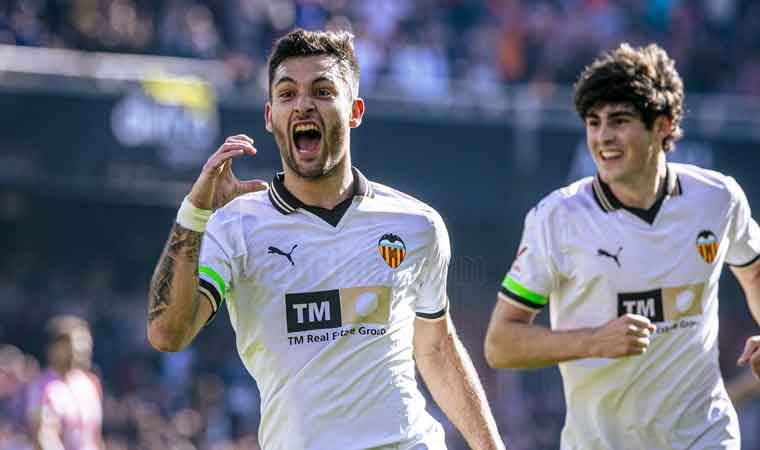 Valencia evinde kazanmasını bildi!