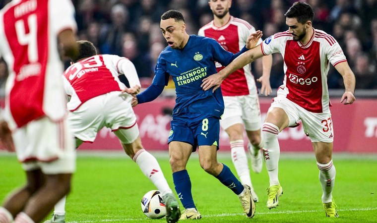 Hollanda'daki dev maçta Ajax'tan PSV Eindhoven'a çelme!