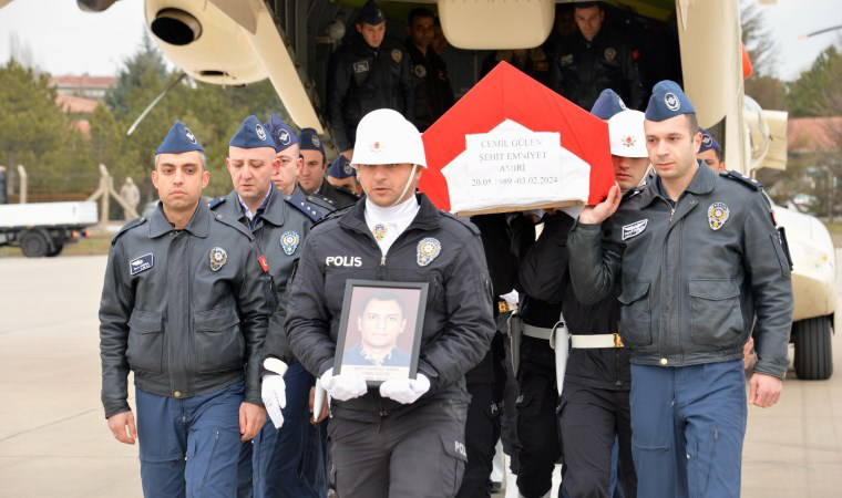 Helikopter kazasında şehit olan 2 pilotun cenazesi Ankara'ya getirildi
