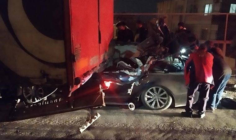 Mersin’de otomobil, TIR’a arkadan çarptı: 1 ölü, 3 yaralı