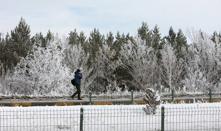 Erzurum'da kar ve tipi... 25 yerleşim yerine ulaşım yok