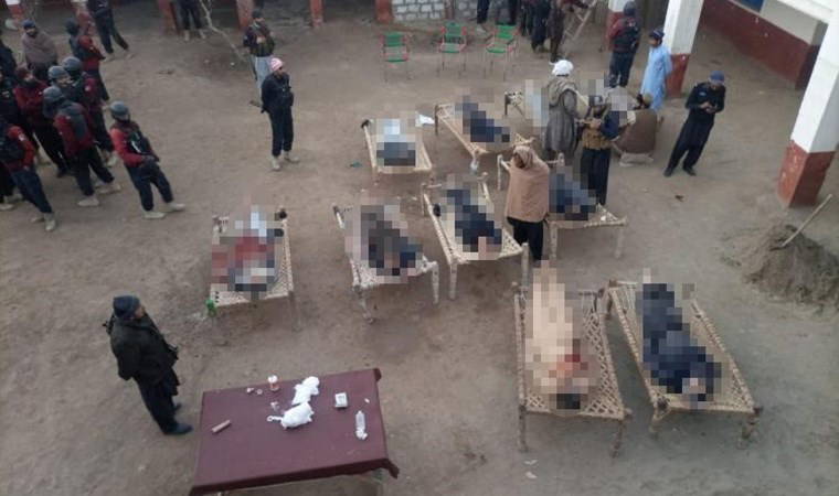 Pakistan’da karakola bombalı saldırı: 10 polis öldü