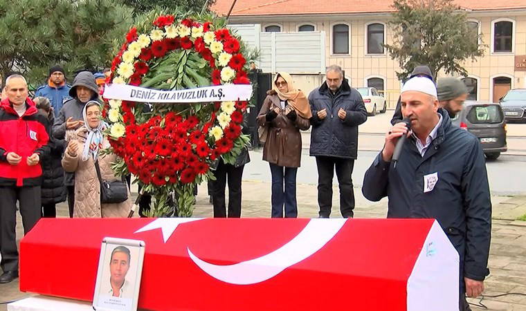 Şehit Kılavuz Kaptan Oğuz Kök'e Üsküdar'da veda töreni