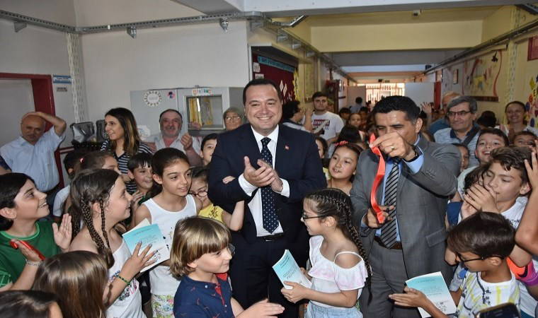 CHP’li başkan 5 yıllık maaşını öğrencilere burs olarak dağıttı