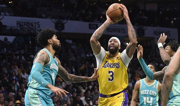 NBA'de Anthony Davis yıldızlaştı: Los Angeles Lakers deplasmanda kazandı!