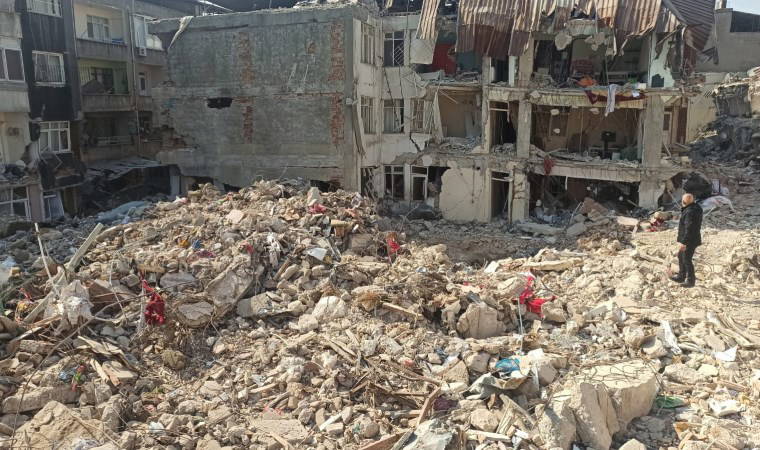 Enkazdan kızıyla yaralı kurtarılan anne: 'Oğlumun ise hiç sesini duyamadık'