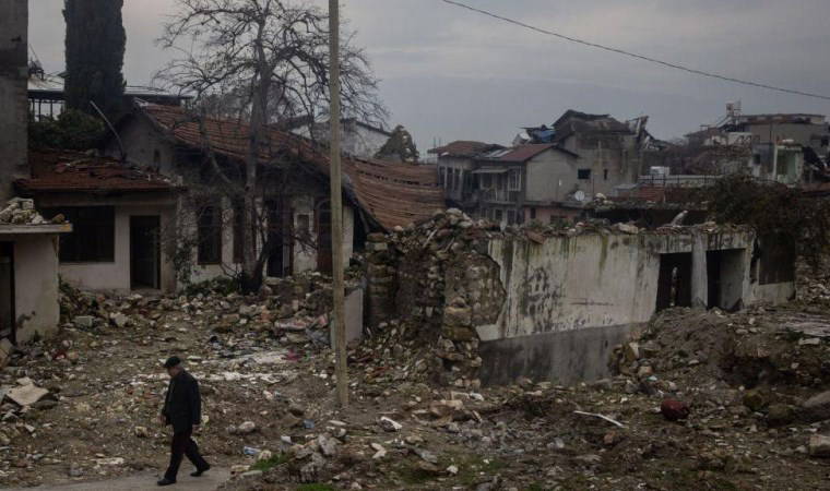 6 Şubat depremlerinin birinci yılında Hatay: 'İnsanlar öfkeli ama yorgun, günü kurtarmaya çalışıyoruz'