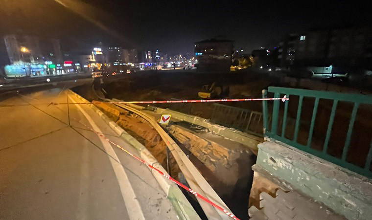 Bursa'da hafriyat kazısı sırasında yol çöktü