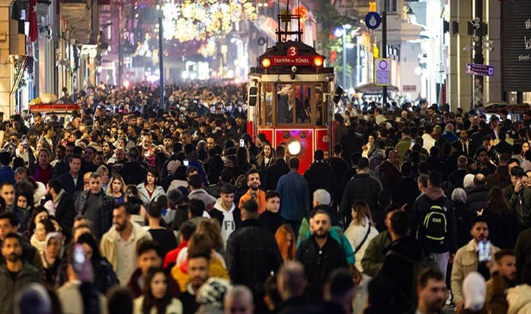 İstanbul 131 ülkenin nüfusundan daha kalabalık! Kilometrekareye 3 bin 13 kişi düşüyor