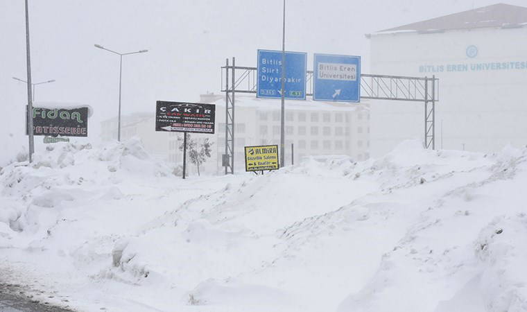 Bitlis'te yoğun kar: 31 köy yolu, ulaşıma kapandı