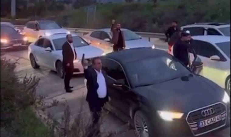 Düğün konvoyundakiler yolu kesip havaya ateş açtı!