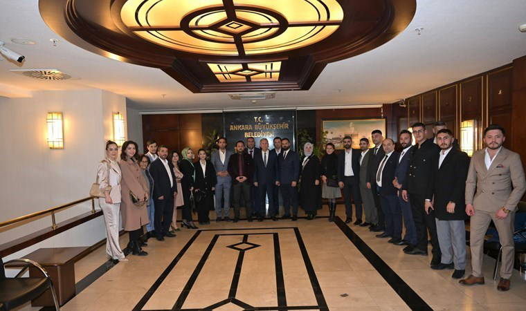 ‘İyiliğin tarafını seçtim’ diyerek duyurdu: Eski AKP’liler Mansur Yavaş’ı destekleyecek!