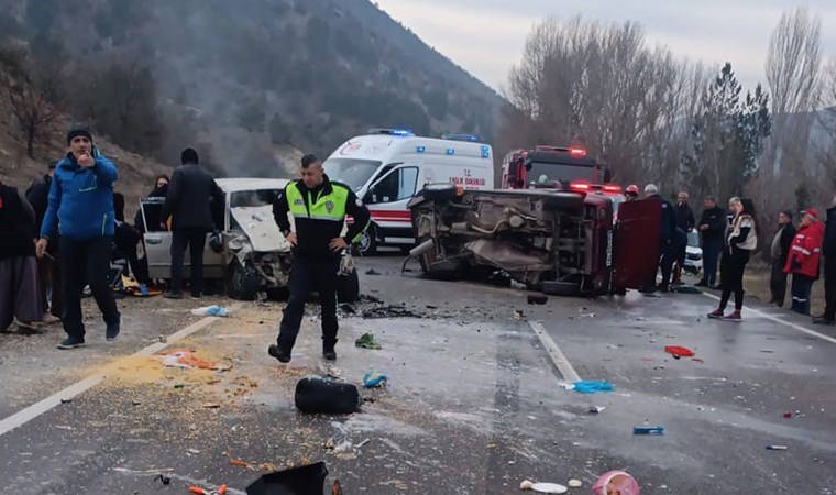 Ankara’da feci kaza: 3 ölü, 3 yaralı
