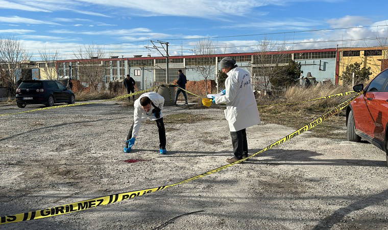 17 yaşındaki iki çocuk sokak ortasında yaralandı