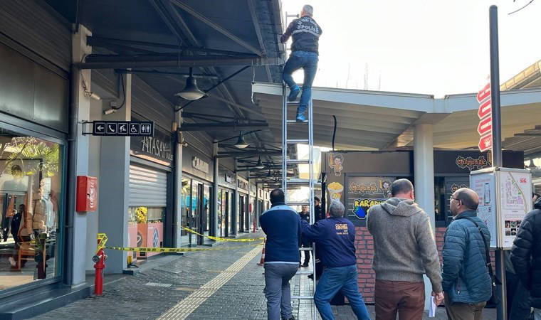 AVM’de ünlü kuyumcuya akılalmaz soygun: Çatıdan girdiler!