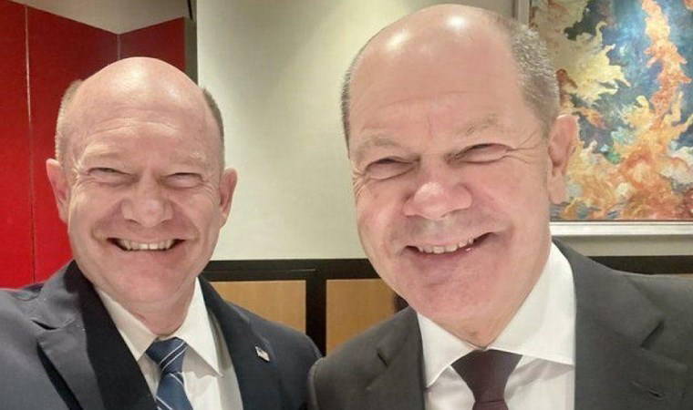 Almanya Başbakanı Scholz, ABD Senatosu’nda ‘ikizini’ buldu