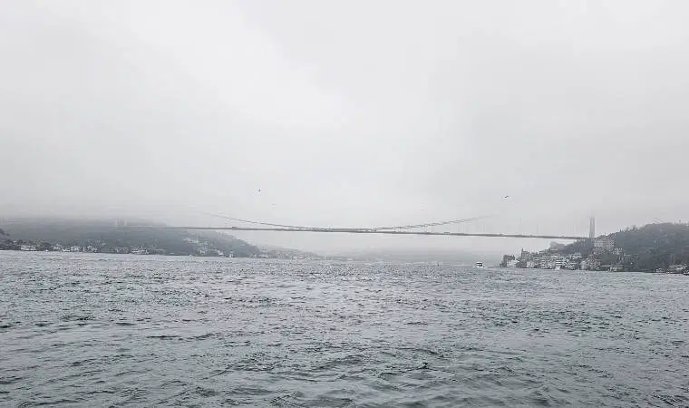 İstanbul Boğazı sis altında... Görüş mesafesi düştü!