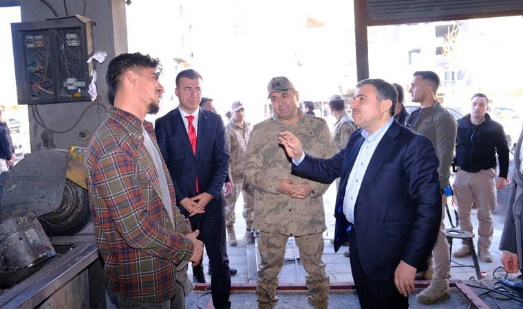 Parti devletinin fotoğrafı: AKP'nin adayı, vali, jandarma komutanı aynı karede