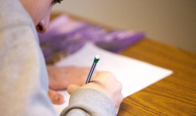 Okullarda gerici faaliyetlerin ardı arkası kesilmiyor: Umre ödüllü yarışma!