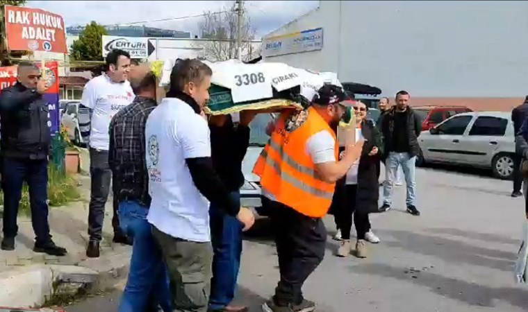 Staj ve çıraklık mağdurlarından tabutlu protesto