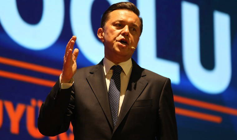 Ölü hayvanların yanında poz vermiş!