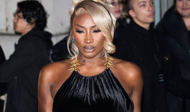 Mali asıllı ünlü Fransız şarkıcıya ırkçı saldırı