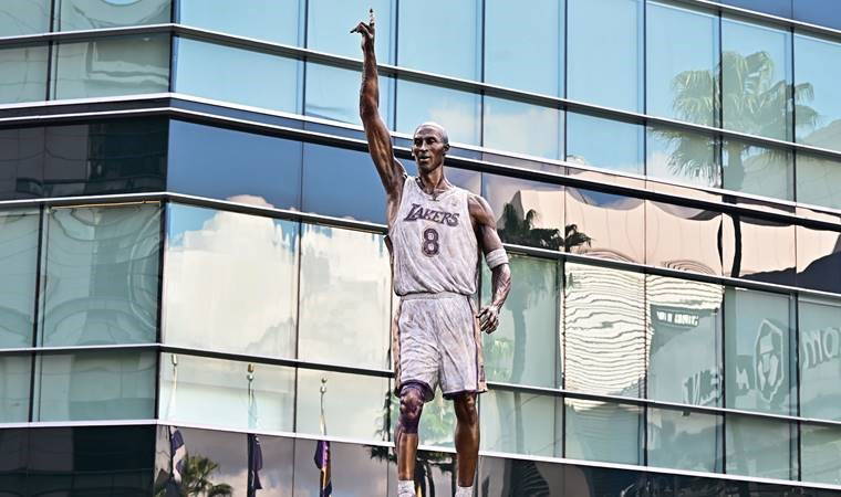 Yetkililer harekete geçti: Kobe Bryant'ın heykelinde skandal hata!