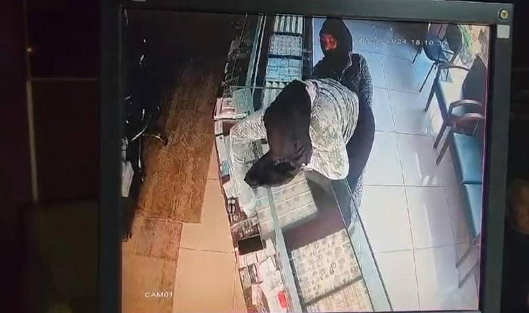 3 kadın, girdikleri kuyumcudan 1 milyon TL'lik altın çaldı