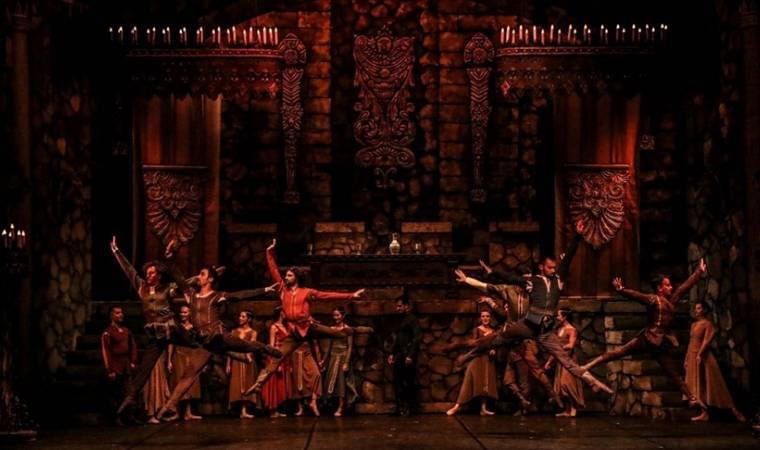 Shakespeare klasiği balede can buluyor: Mersin'de 'Hamlet' gösterisi...