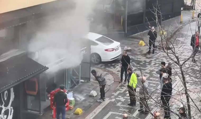 Kadıköy'de yangın paniği: İlk müdahaleyi yurttaşlar yaptı